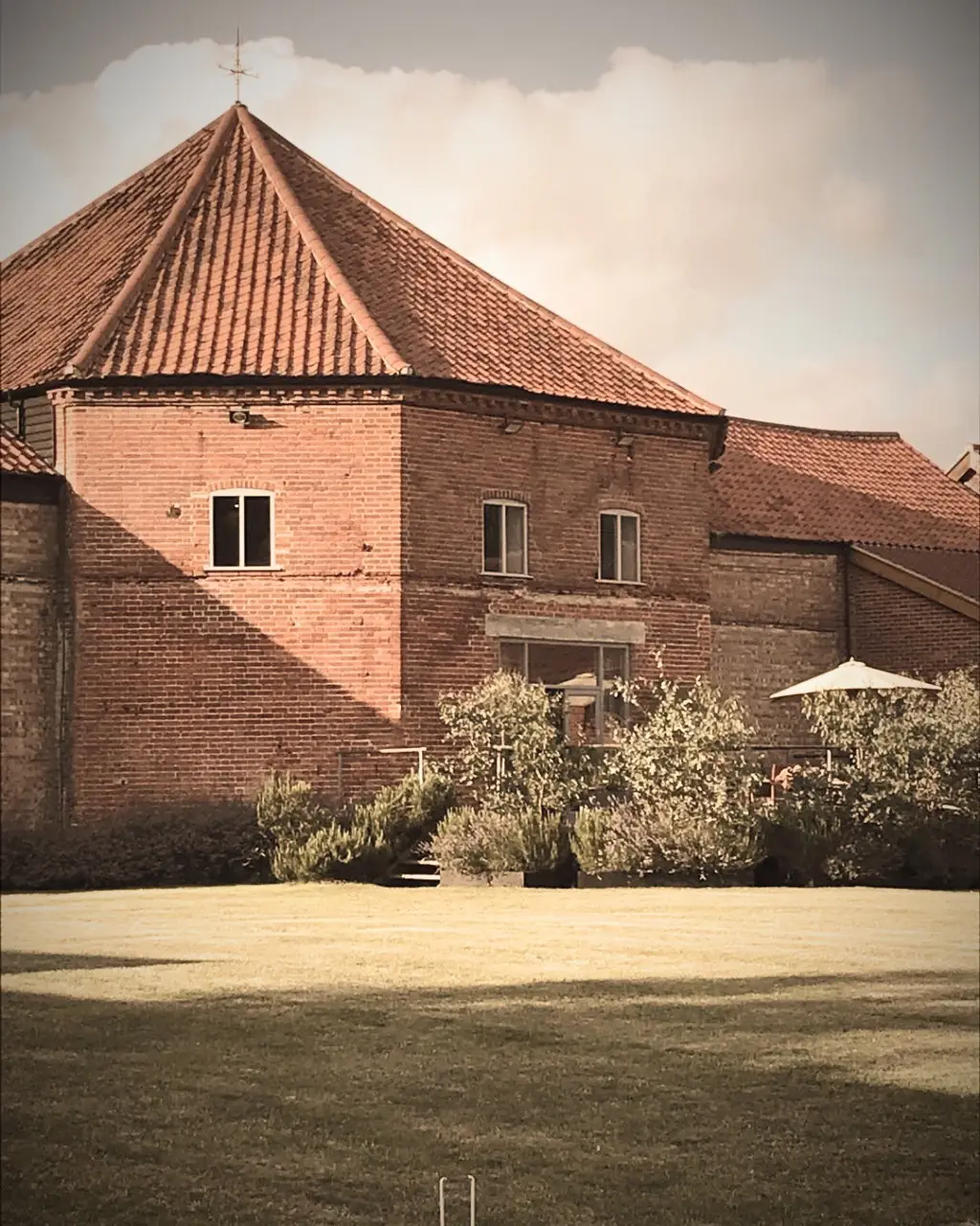 Photo from The Octagon Barn's website